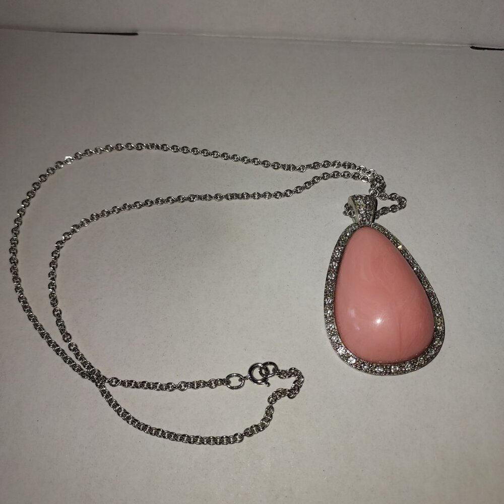 Vintage 1970's Avon Faux Coral Pink TearDrop Rhinestone Pendant Necklace Chain - Picture 5 of 9